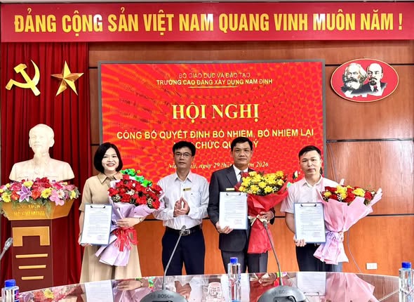 HỘI NGHỊ CÔNG BỐ QUYẾT ĐỊNH BỔ NHIỆM, BỔ NHIỆM LẠI VIÊN CHỨC QUẢN LÝ